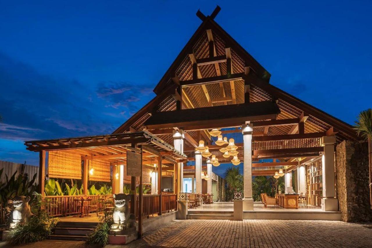 Hotel Adiwana Suweta Ubud Exterior foto The resort's lobby